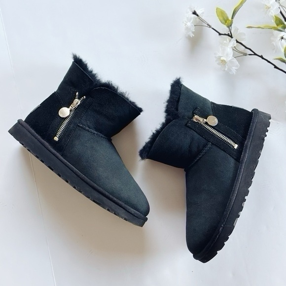 UGG Bailey Zip Mini Black Boots Size 5 - Picture 1 of 13
